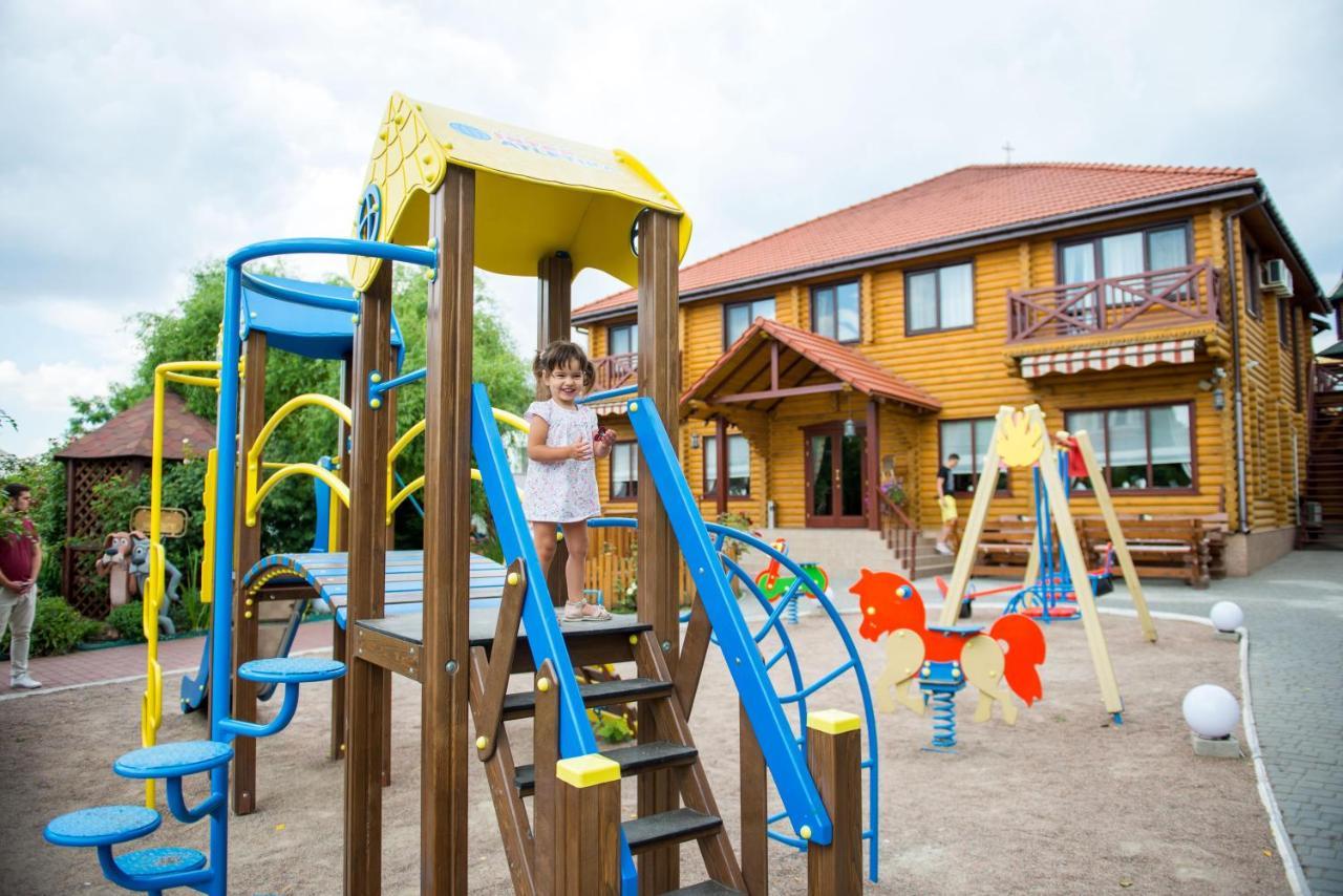 Комплекс Відпочинку Пампушка & Подушка Hotel Burlach'ya Balka Exterior foto